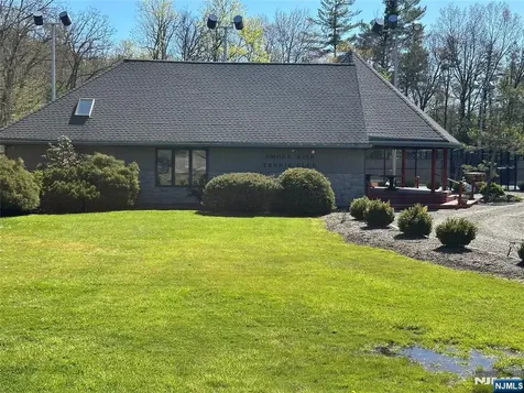 4 Deer Trail Kinnelon Borough NJ 07405