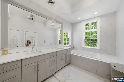 900 Heights Lane Tenafly NJ 07670