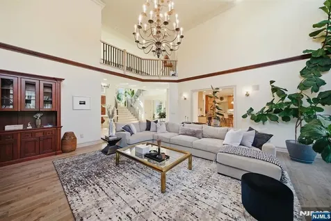 61 Essex Drive Tenafly NJ 07670