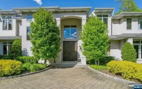 61 Essex Drive Tenafly NJ 07670