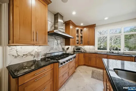 61 Essex Drive Tenafly NJ 07670