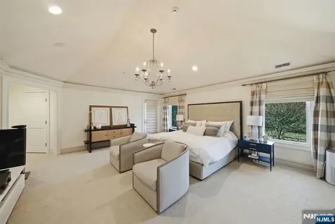61 Essex Drive Tenafly NJ 07670