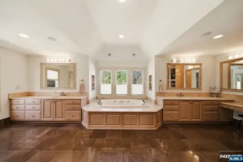 61 Essex Drive Tenafly NJ 07670