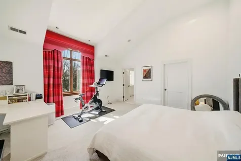 61 Essex Drive Tenafly NJ 07670