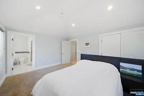 61 Essex Drive Tenafly NJ 07670