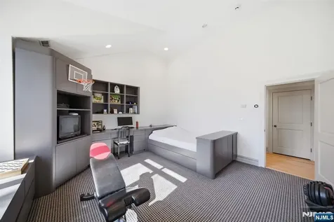 61 Essex Drive Tenafly NJ 07670
