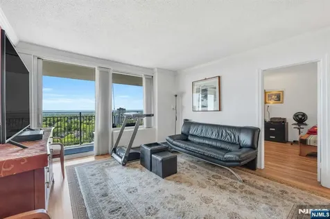 1530 Palisade Avenue Fort Lee NJ 07024