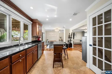 124 Crain Road Paramus NJ 07652