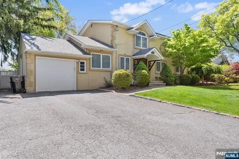 124 Crain Road Paramus NJ 07652