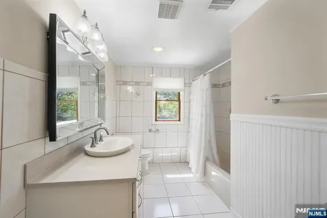 124 Crain Road Paramus NJ 07652