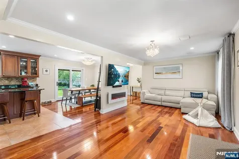 124 Crain Road Paramus NJ 07652