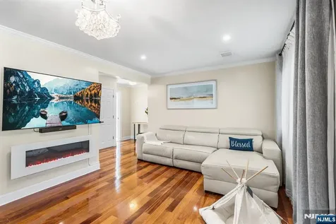 124 Crain Road Paramus NJ 07652