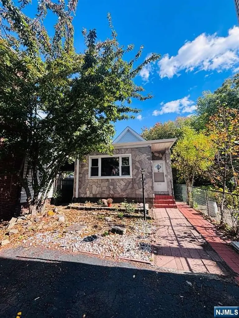 212 4th Street Passaic NJ 07055