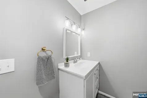 825 Riverside Avenue Lyndhurst NJ 07071