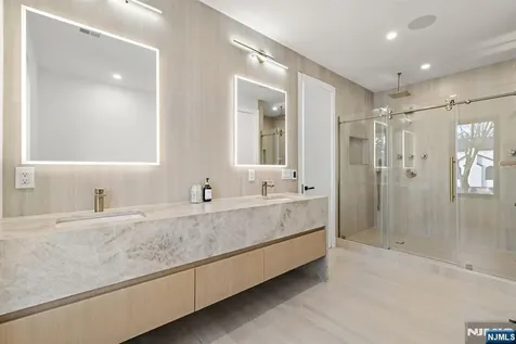 210 Hillcrest Drive Paramus NJ 07652