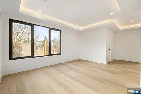 210 Hillcrest Drive Paramus NJ 07652