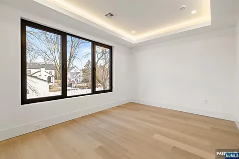 210 Hillcrest Drive Paramus NJ 07652