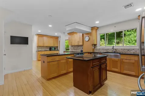 596 Terhune Drive Wayne NJ 07470