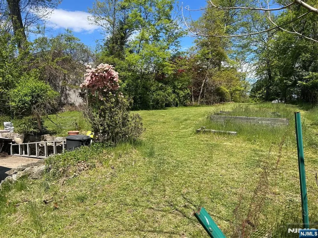 69 E Linda Vista Street North Haledon NJ 07508