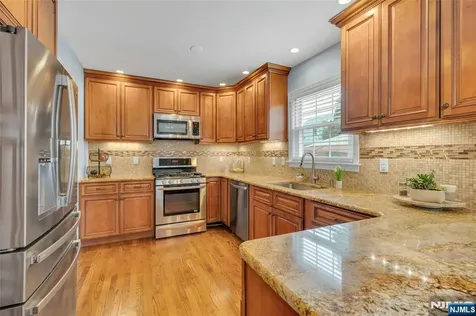 15 Oak Place Hawthorne NJ 07506