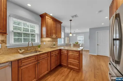 15 Oak Place Hawthorne NJ 07506