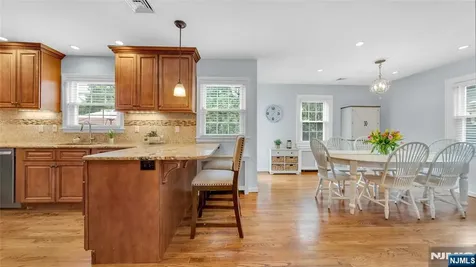 15 Oak Place Hawthorne NJ 07506