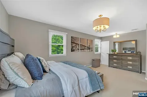 15 Oak Place Hawthorne NJ 07506