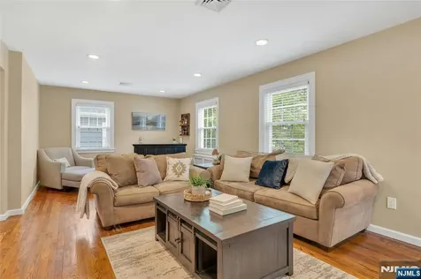 15 Oak Place Hawthorne NJ 07506