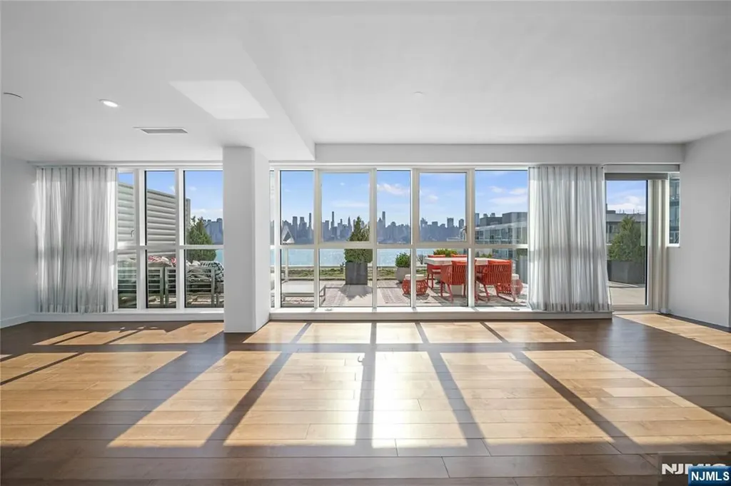 800 Ave At Port Imperial Weehawken NJ 07086
