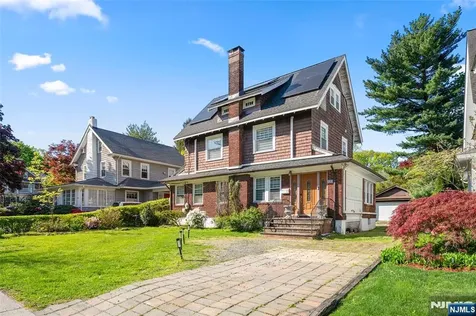 332 Allaire Avenue Leonia NJ 07605
