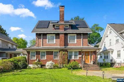 332 Allaire Avenue Leonia NJ 07605
