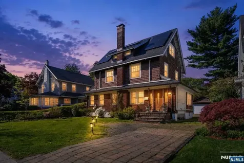 332 Allaire Avenue Leonia NJ 07605