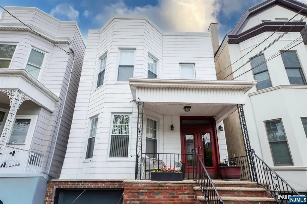 128 Oak Street Weehawken NJ 07086