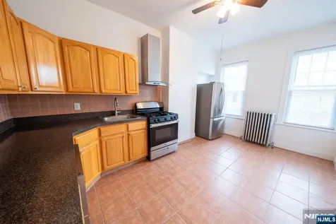 128 Oak Street Weehawken NJ 07086