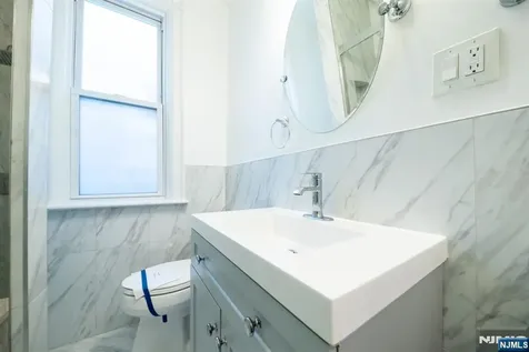 128 Oak Street Weehawken NJ 07086