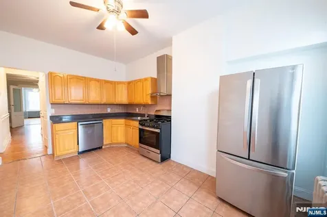 128 Oak Street Weehawken NJ 07086