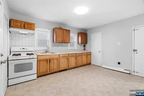 61 Holsman Street Paterson NJ 07522