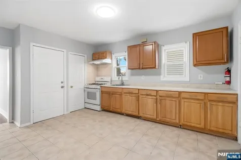61 Holsman Street Paterson NJ 07522