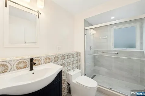 320 W Clinton Avenue Bergenfield NJ 07621