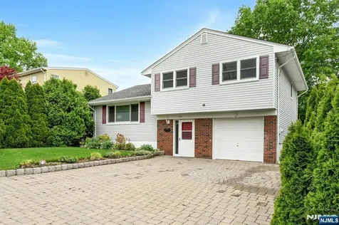 320 W Clinton Avenue Bergenfield NJ 07621