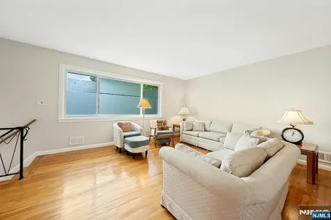 320 W Clinton Avenue Bergenfield NJ 07621