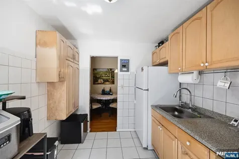 2215 N Central Road Fort Lee NJ 07024