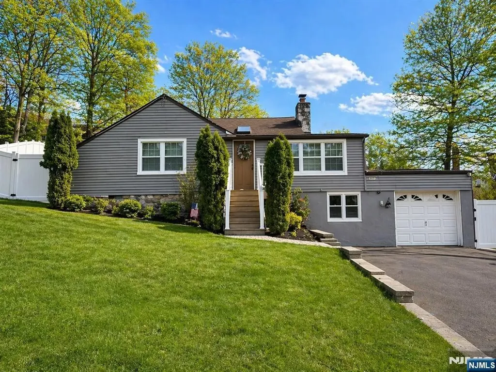 75 Lake Trail Wayne NJ 07470