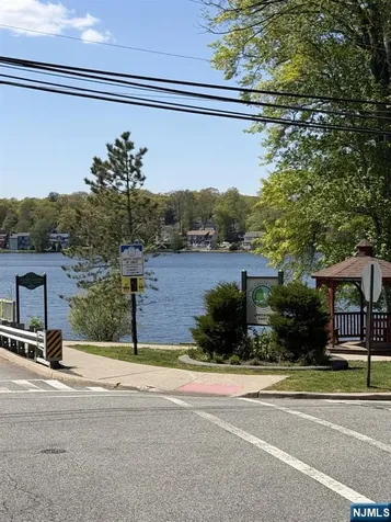 75 Lake Trail Wayne NJ 07470