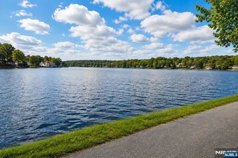 75 Lake Trail Wayne NJ 07470