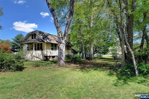 86 Greenwood Avenue Pequannock Township NJ 07440