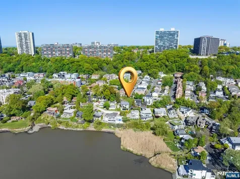 5 Vista Lane Edgewater NJ 07020