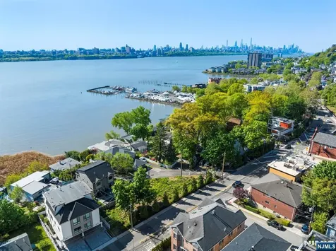 5 Vista Lane Edgewater NJ 07020