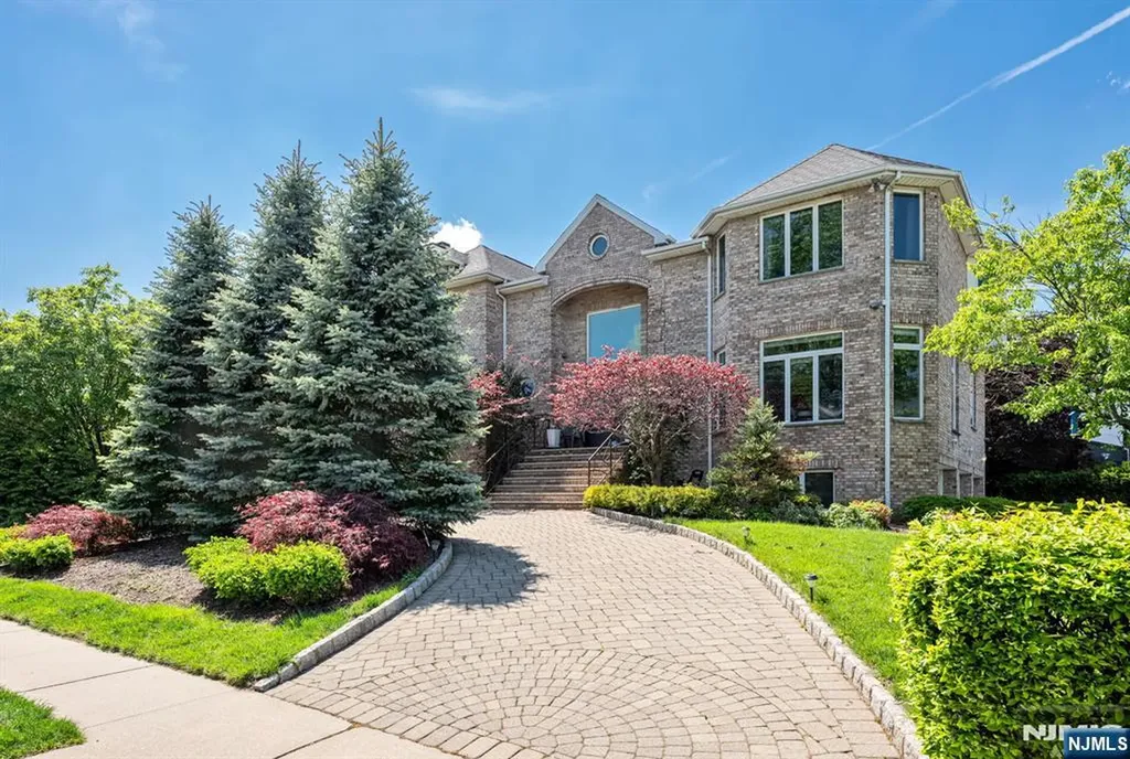 1115 Arcadian Way Fort Lee NJ 07024