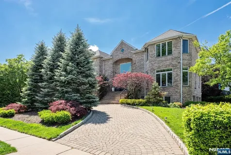 1115 Arcadian Way Fort Lee NJ 07024